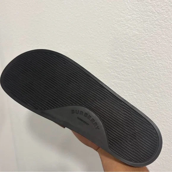 Burberry Beige Check Slides Size 10M - Picture 4 of 4